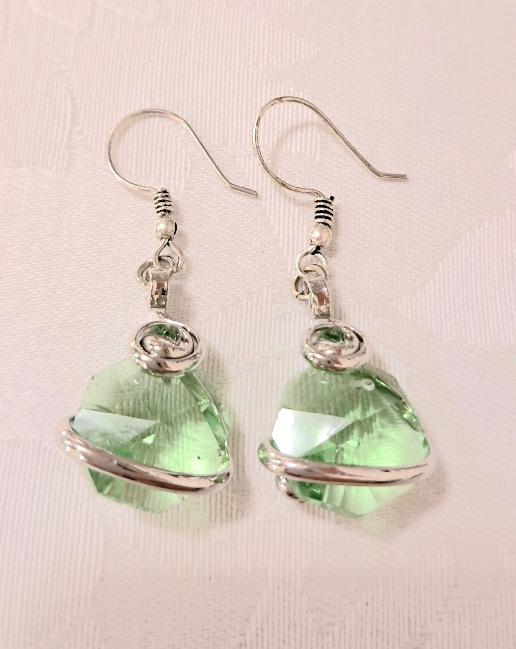 Orecchino in acciaio verde peridot