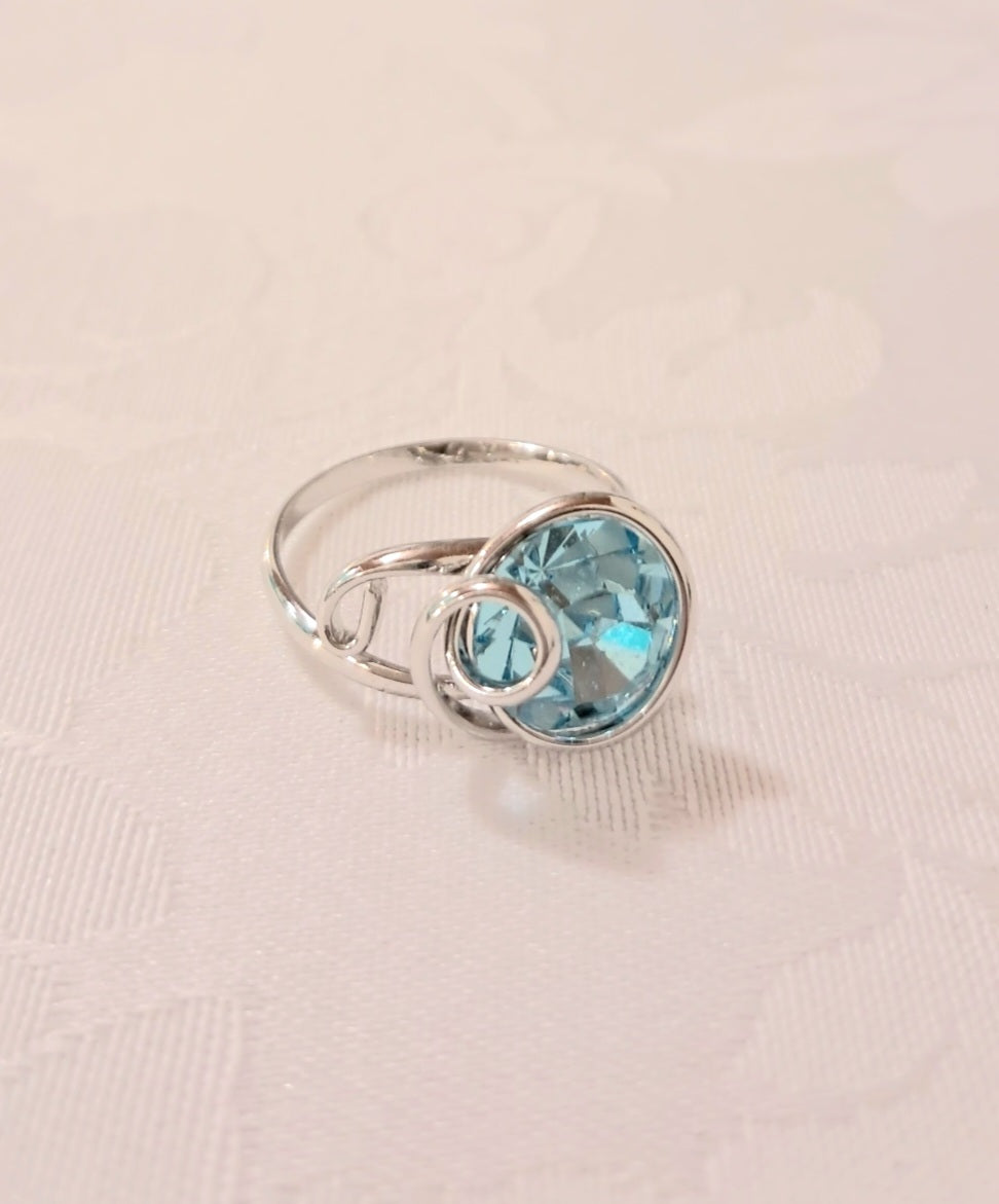 Anello in acciaio con cristallo taglio diamante azzurro