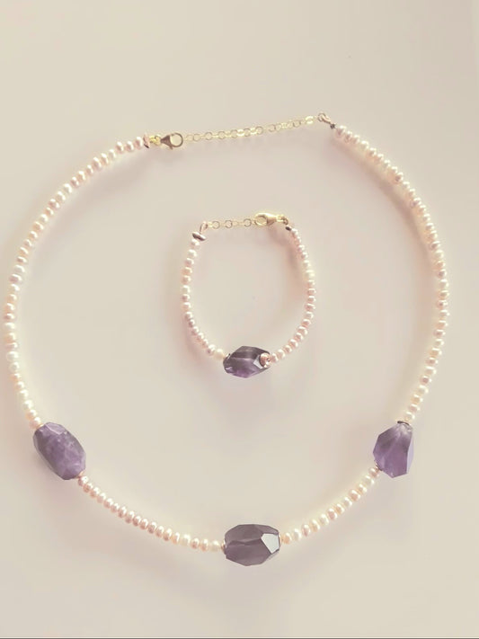Collana e bracciale in perle di fiume e ametista